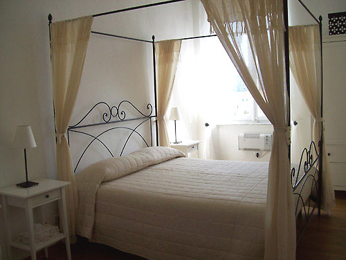 All the rooms of the B&B Porta del Mare with sea view and private bath